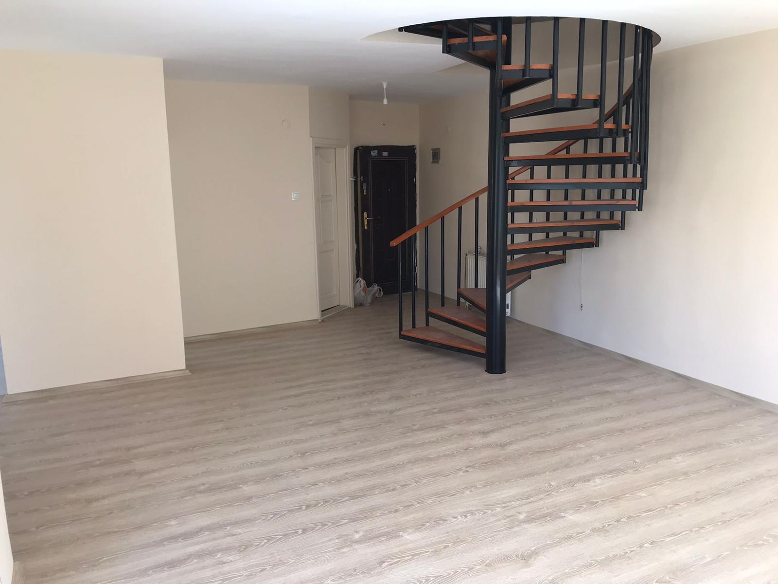 Kuşadası Ege Mahallesi'nde 3+1 Satılık Üst Kat Dubleks