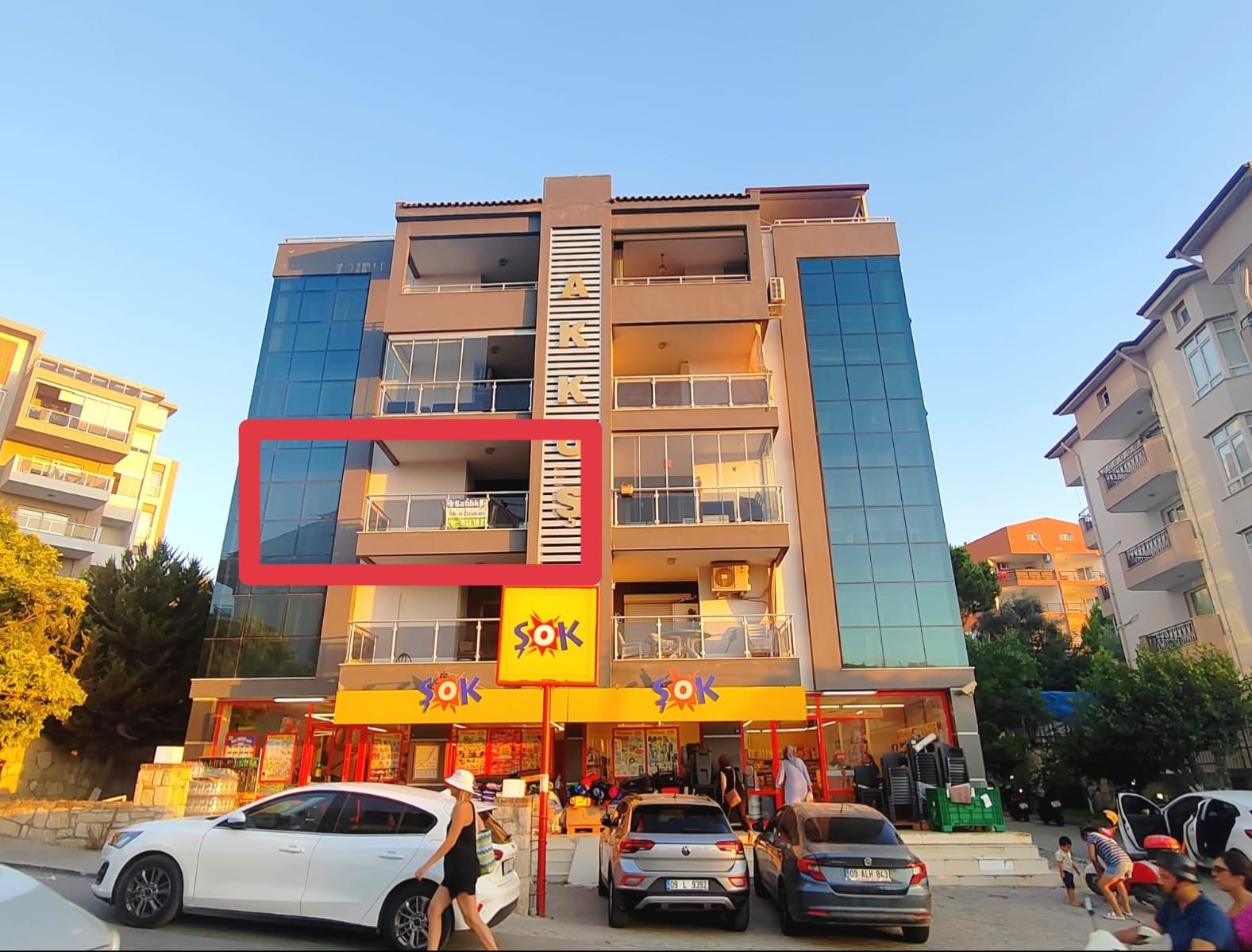 KUŞADASI EGE MAHALLESİ'NDE SATILIK 2+1 GENİŞ VE BAKIMLI DAİRE